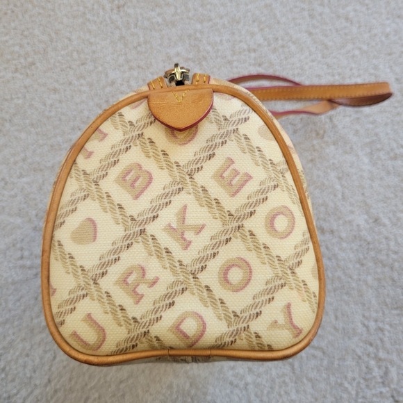 *Rare* Y2K Dooney & Bourke Barrel Shoulder Bag Beige Monogram Vachetta Leather - Picture 7 of 13